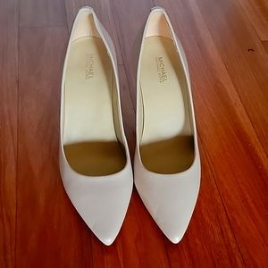 Michael Kors Beautiful Elegant Pumps/Heels Nude/Cream Color 7M New/Never Worn